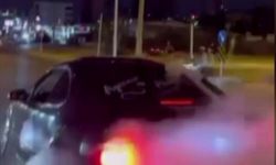 Gelin arabasıyla yolu kapatıp lastik yaktılar: Araç trafikten men edildi