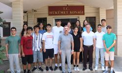 Başarılı öğrenciler Kaymakam Solmaz'ı ziyaret etti