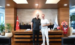 Başkan Kotan Sanatçı Sümer Ezgü’yü ağırladı