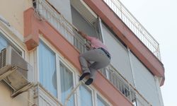 Balkonun demir korkuluklarında boşanma pazarlığı