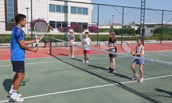 Antalya Büyükşehir Belediyesi’nden Döşemealtı’na yeni tenis kursu