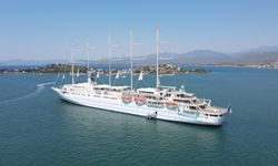 182 metrelik yelkenli yolcu gemisi Club Med 2, Fethiye'ye yanaştı