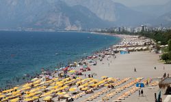 Antalya’nın denizinde tehlike arttı… Kaşıntı ve yanma şikayetlerine neden oluyor