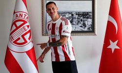 Antalyaspor Saric’e imza attırıp lisansını çıkardı! Boşnak oyuncu hafta sonu forma giyebilecek