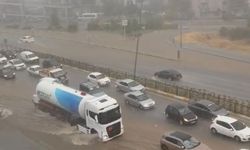 Denizli’de sağanak yağışta alt geçitler göle döndü... Onlarca araç alt geçitte mahsur kaldı