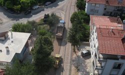 Korkuteli Belediyesi’nin asfalt çalışmaları Karşıyaka Mahallesi’nde devam ediyor
