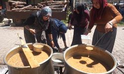 Kazanlar imece usulü keşkek ve aşure şöleni için kaynadı