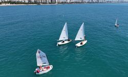 Mersin'de gençler ücretsiz kurslarla yelken sporu öğreniyor