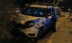 Kaçan sürücü, ekip aracına ve otomobile çarptı: 3'ü polis, 10 yaralı