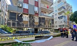 Özel laboratuvarın dış cephe kaplamaları çöktü! Ortalık savaş alanına döndü