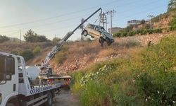 Alanya’da feci kaza... Otomobil 10 metreden uçtu