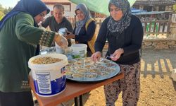 Tarihi Sarıhacılar'da büyük etkinlik… Bin kişiye aşure ikramı
