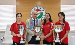 Türkiye’nin gol kraliçesi Gazel Dikme Kepez’i gururlandırdı