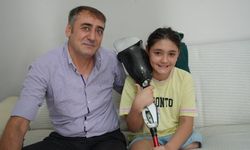 Yeni protezine kavuştu… Okula ve arkadaşlarına hasreti sona erdi