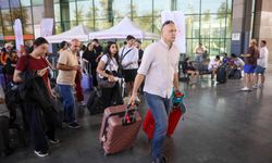 Antalya'da eğitim görecek üniversite öğrencilerine otogarda özel karşılama