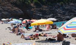Antalya'da sahillerde 'Sarı yaz' hareketliliği