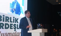 Birlik ve kardeşlik panelinde Menderes Türel gençlere seslendi... “Silaha sarılmak çözüm değil”