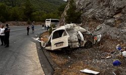 Antalya'da yolcu otobüsü ile hafif ticari araç çarpıştı