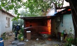 Antalya'da müstakil ev küle döndü... 13 yaşındaki kızını son anda kurtardı