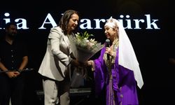 Bedia Akartürk, 40 yıl sonra aynı sahneye çıktı