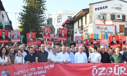 CHP Antalya tutuklu başkanlar için sokağa döküldü... "Sandıkta kaybettiklerini yargıyla alıyorlar”