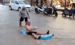 Fethiye'de sağanak yağışın tadını turist çıkardı