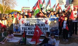 Gazze'ye yardıma giden gemilere temsili selamlama