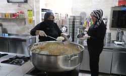 Korkuteli Belediyesi Aşevi’nden 258 haneye sıcak yemek hizmeti