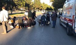 Kaza yapan genç kadın yola savruldu… Kazayı görenler yol için önlem alınmasını istedi
