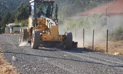 Korkuteli Belediyesi’nden geri dönüşümle dayanıklı yol çalışması