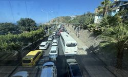 Tüneldeki zincirleme kazada 10 kişi yaralandı! Trafik 3 saat kilitlendi