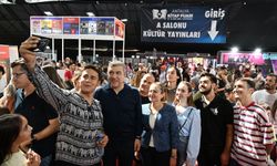 15. Antalya Kitap Fuarı devam ediyor… Yazarlar okurlarıyla buluştu