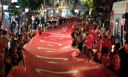 200 metrelik bayrakla fener alayı