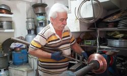 Baba mesleği ve ata mirası bakırcılığı 54 yıldır yapıyor