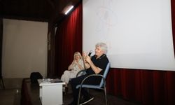 Akdeniz Üniversitesi’nin ilklerini yapan hekimler öğrencilerle bulutu