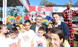 Aksu'da 29 Ekim'e özel şenlik... Çocuklar doyasıya bayramı yaşadı
