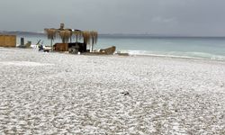 Antalya'da dolu felaketi! Konyaaltı Sahili beyaza büründü