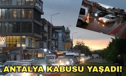 Antalya kabusu yaşadı! Sağanak nedeniyle yollar göle döndü, trafik durdu
