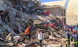 Antalya'da yıkımı gerçekleşen riskli yapı enkazında deprem tatbikatı