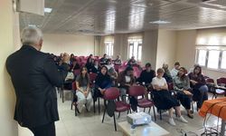 Başhekim Opr. Dr. Mehmet Deniz'den "Kadın Sağlığı ve Hijyen" semineri