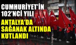 Cumhuriyet’in 102’nci yılı Antalya’da sağanak altında kutlandı