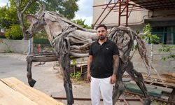 Doğanın atıklarını sanata dönüştürüyor