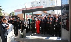 Dünya tarihinde ilk defa uçak gemisi batıran Topçu Yüzbaşı Aker'in anıt mezarı açıldı