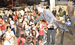 Karşıyaka ve Esentepe’de “Sahne Kepez” coşkusu