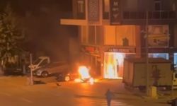 Kaza yapıp yanan motosikletin sürücüsünü alevlerden çekip aldı