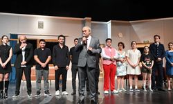 Kaç baba kaç, Kepez sahnesinde seyirciyle buluştu