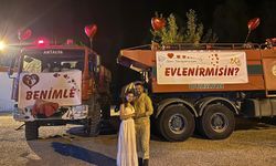 Orman işçisi arazöze pankart asıp kız arkadaşına evlilik teklif etti