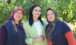 Korkuteli Belediye Başkanı Saniye Caran armut hasadına katıldı