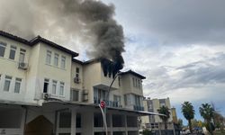 Antalya’da yürekler ağza geldi... Apartman dairesi alev alev yandı
