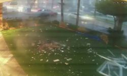 Tonlarca ağırlıktaki çatının fırtınada uçtuğu anlar kamerada